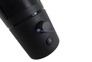 Razer Seiren Emote 16